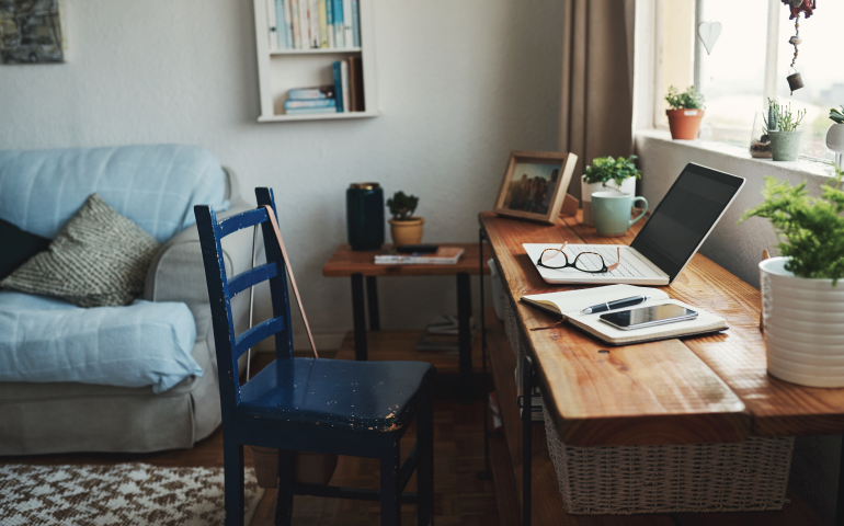 Desk and computer 